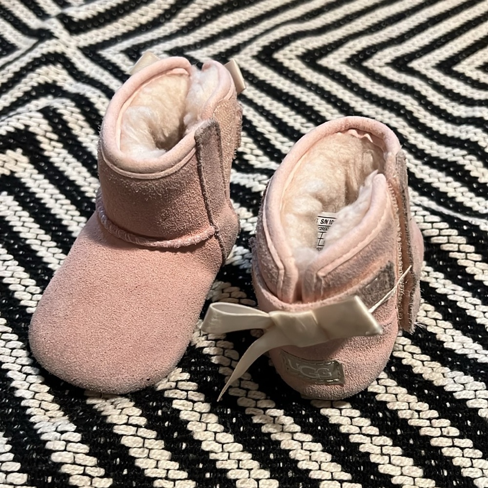 Ugg baby girl boots us 0/1